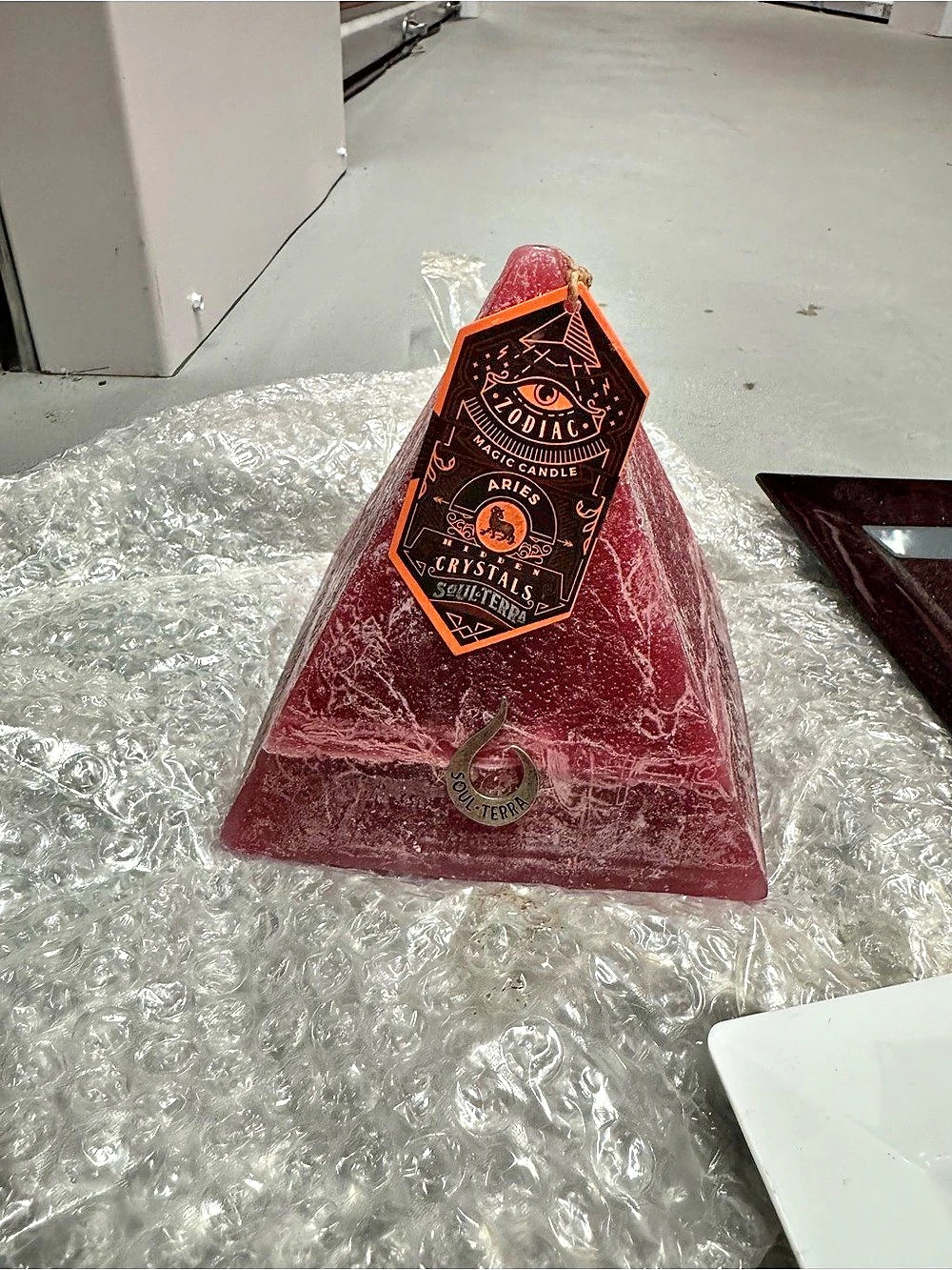 Soulterra pyramid crystal candle zodiac Aries